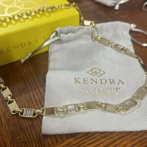 Kendra Scott necklace